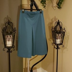 Sale!  Beautiful slim fit skirt